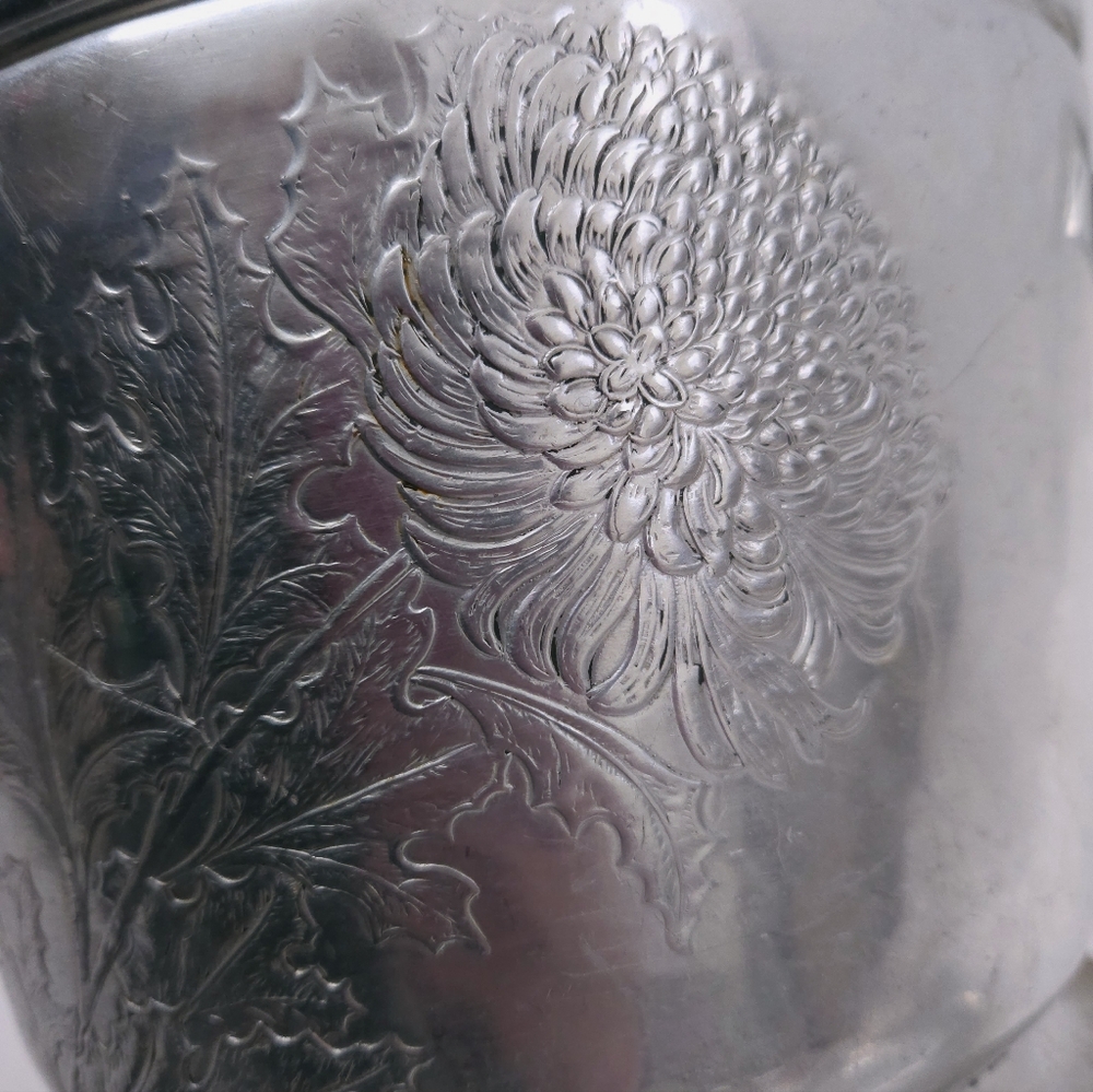 Vintage 1950s Continental Hammered Aluminum Chrysanthemum Ice Bucket - Picture 14 of 15